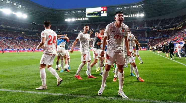 Vào! Clement Grenier (Mallorca) đã có mặt đúng lúc đúng chỗ để lấy bóng bật ra trong vòng cấm, và anh ấy sút bóng vào bên trái khung thành. Tỉ số là 0:2.