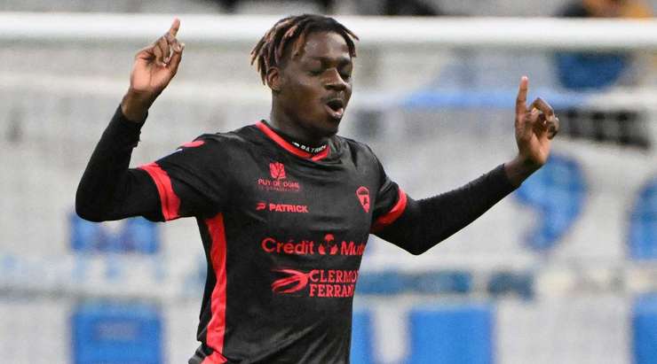 Vào! Mohamed Bayo (Clermont) được nạp đạn bằng đường chuyền chính xác của Akim Zedadka ở một vị trí bên trong vòng cấm. Cú sút trái phá của anh làm tung nóc lưới trước sự bất lực của thủ môn đối phương. Tỉ số là 0:1.