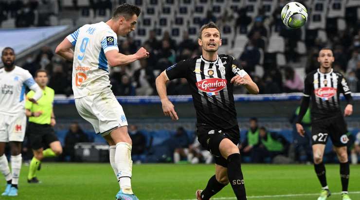 Vào! Arkadiusz Milik (Marseille) đón một đường chuyền và nó cho phép anh ấy dứt điểm vào lưới trống với một cú đánh đầu cự li gần. Tỉ số đã thay đổi thành 3:2.