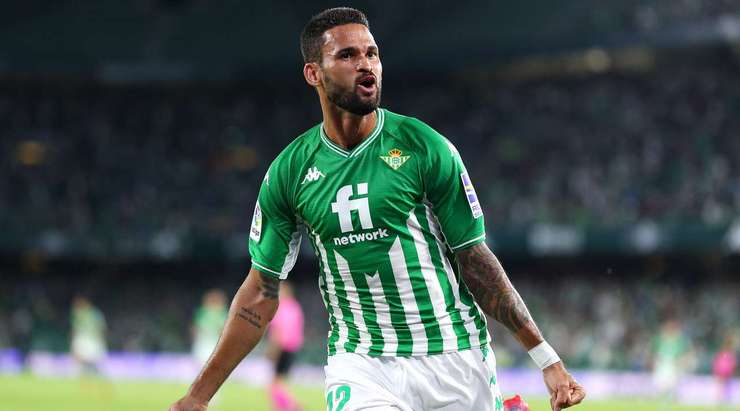 Vào - 1:0! Nabil Fekir kiến tạo cho Willian Jose (Betis) trong vòng cấm và anh ấy đưa bóng vào góc trái phía dưới và qua David Soria.