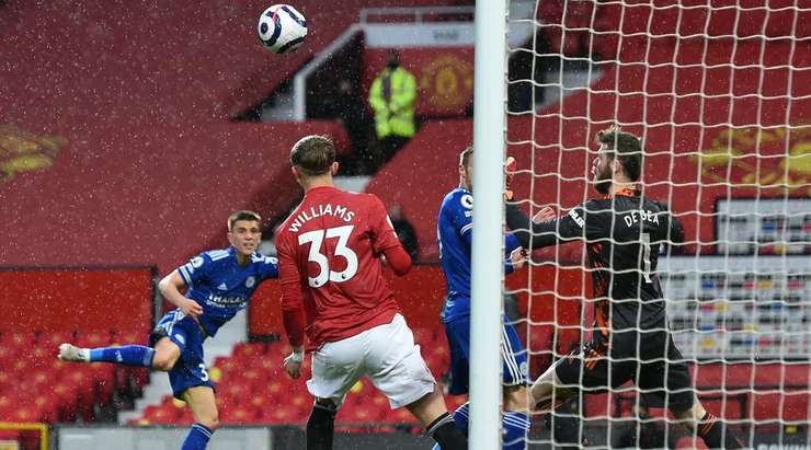 Luke Thomas (Leicester) tận dụng thành công quả tạt sắc bén của đồng đội bằng một cú sút đẹp mắt vào góc cao bên phải khung thành.