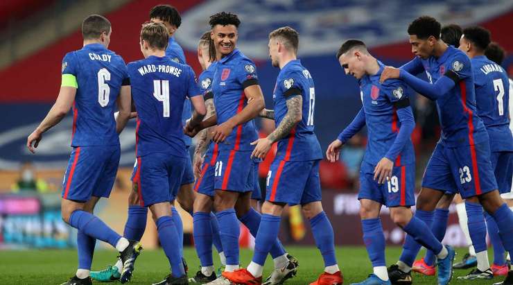 Vào! Phil Foden chuyền cho Ollie Watkins (Anh) tại rìa vòng cấm và anh ấy tìm đến góc trái phía dưới với một pha dứt điểm tuyệt vời. Tỉ số là 5:0.