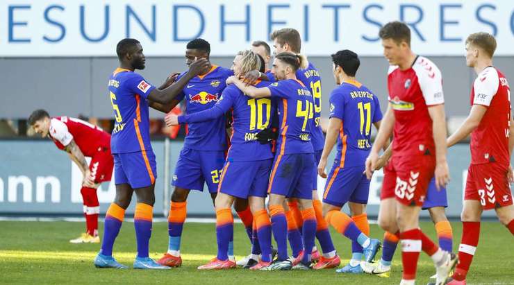 Emil Forsberg (RB Leipzig) đột phá trước khi nhận một đường chuyền tuyệt vời của đồng đội và tung một cú sút chuẩn xác để đánh bại thủ môn. Quả bóng bay vào góc thấp bên phải khung thành.