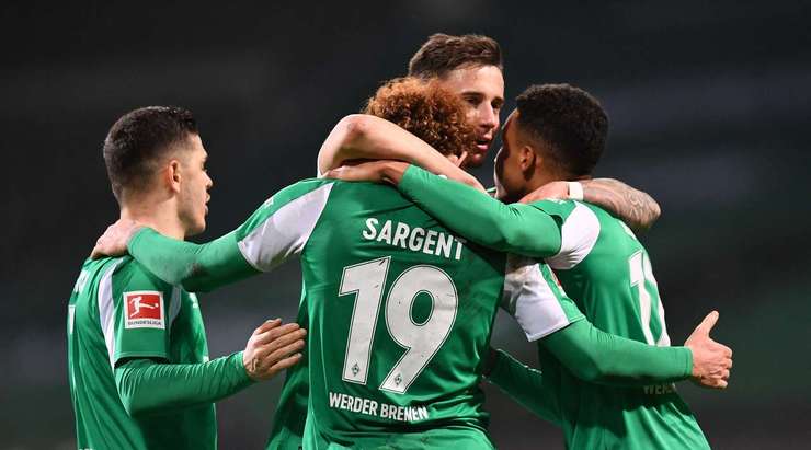 Joshua Sargent (Werder Bremen) nhận một đường chuyền sát thủ, đặt anh vào thế đối mặt với thủ môn và anh đã ghi bàn với một cú sút lạnh lùng vào góc thấp bên trái khung thành. Một cú dứt điểm xuất sắc.