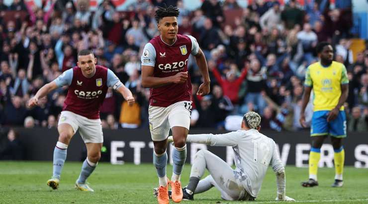 Vào! Ollie Watkins (Aston Villa) nhận một đường chuyền ngắn rất vừa tầm từ Jacob Ramsey ở một vị trí bên trong vòng cấm, anh lách người và tung một cú sút không thể cản phá vào góc trên bên trái khung thành. Tỉ số là 2:0.