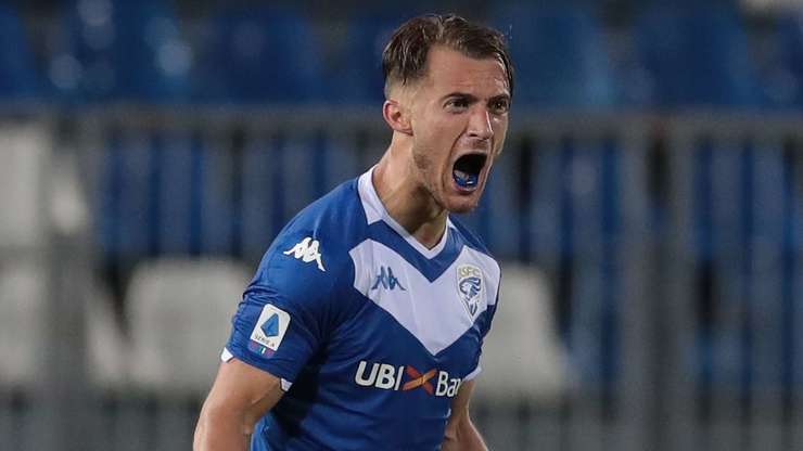 Vào! Alfredo Donnarumma (Brescia) đã có mặt đúng lúc đúng chỗ để lấy bóng bật ra trong vòng cấm, và anh ấy sút bóng vào nóc lưới. Tỉ số là 2:0.