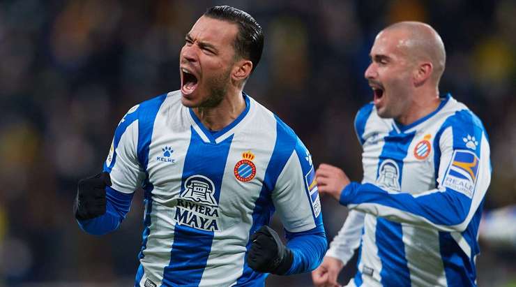 Sergi Darder thực hiện một quả tạt bổng chính xác vào vòng cấm. Raul de Tomas (Espanyol) đón bóng và dứt điểm nhanh vào ngay giữa khung thành. Thủ môn đã không có cơ hội nào để cản phá! Tỉ số đã được thay đổi thành: 2:2.
