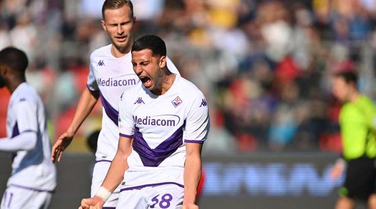 Vào! Rolando Mandragora (Fiorentina) chớp cơ hội sau một tình huống bóng bật ra trong vòng cấm và đánh bại thủ môn với một cú sút vào góc thấp bên phải. Tỉ số đã được nâng lên: 0:1.