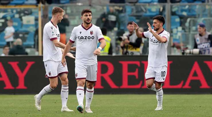 Bóng đã đi vào lưới! Musa Barrow thực hiện một đường chọc khe chuẩn xác cho Nicola Sansone (Bologna) và cầu thủ này bứt tốc vào vòng cấm để tung một cú sút tuyệt đẹp vào sát mé trong cột dọc bên trái. Tỉ số đã được thay đổi thành 0:1.