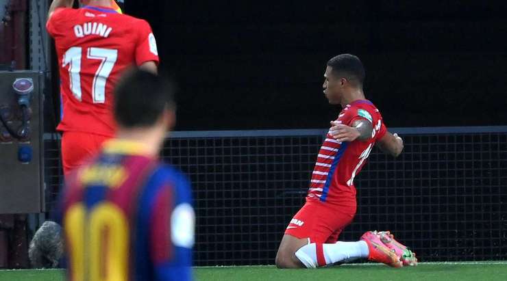 Bàn thắng đến từ một tình huống phối hợp đồng đội tuyệt vời! Darwin Machis (Granada CF) đón một đường chuyền hoàn hảo và tung một cú sút chìm xuất sắc vào giữa khung thành. Thủ môn không thể làm gì với những cú sút như thế.