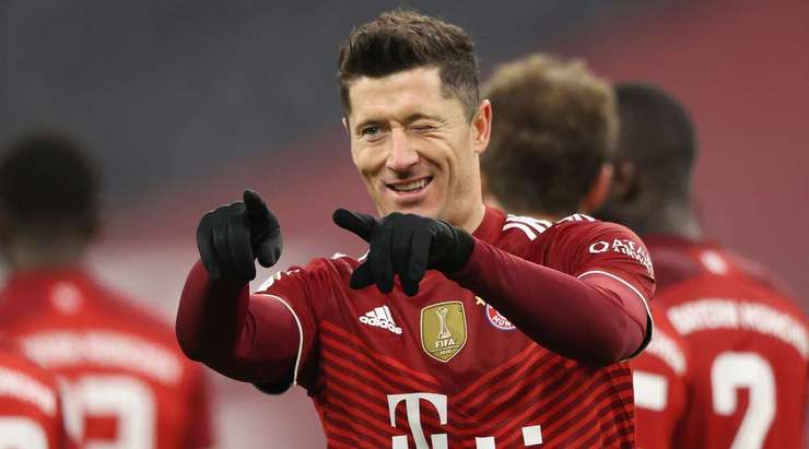 Vàoo! Robert Lewandowski (Bayern Munich) ghi bàn với một cú sút trong vòng cấm sau khi đón một đường chuyền bằng đầu từ Jamal Musiala. Anh ấy thay đổi tỉ số thành 4:0.