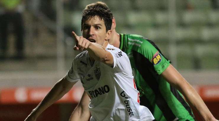 Vào! Ignacio Fernandez (Atletico-MG) nhận một đường chuyền ngắn rất vừa tầm từ Guilherme Arana ở một vị trí bên trong vòng cấm, anh lách người và tung một cú sút không thể cản phá vào góc trái khung thành. Tỉ số là 0:2.