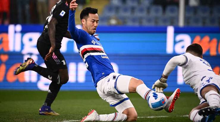 Đốt lưới nhà! Maya Yoshida (Sampdoria) có vẻ như đang có một ngày thi đấu quá xui xẻo khi anh vô tình đưa một chuyền của đối phương vào thẳng lưới nhà. Tỉ số đã thay đổi thành 0:1.