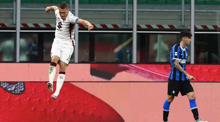 Vào! Một sai lầm từ hàng phòng ngự đã biếu không một cơ hội cho Andrea Belotti (Torino). Cầu thủ này đã rất bình tĩnh và dễ dàng đệm bóng vào lưới từ cự li gần. 0:1.