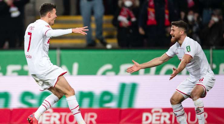 Dejan Ljubicic (Köln) nhận một đường chuyền tốt và sút bóng mạnh từ cự ly tầm trung về phía góc cao bên phải khung thành, không cho thủ môn cơ hội nào.