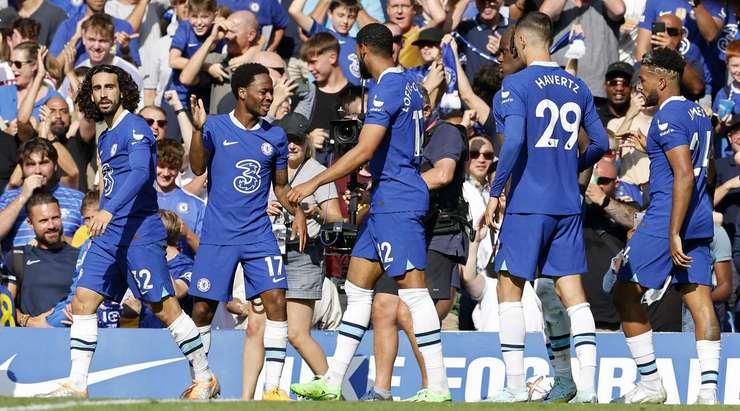 Vào! Marc Cucurella chuyền bóng đến chân Raheem Sterling (Chelsea) và cầu thủ này tung một cú sút từ rìa vòng cấm. Bóng bị một cầu thủ khác làm đổi hướng, khiến thủ môn Danny Ward không kịp trở tay. Tỉ số là 1:0.