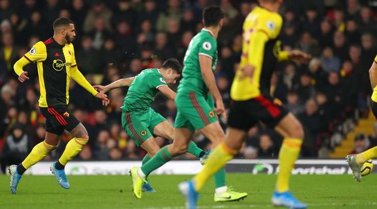 Bóng đã đi vào lưới! Pedro Neto (Wolves) thử vận may của mình từ rìa vòng cấm và thần may mắn đã mỉm cười khi cú sút của anh đi trúng một cầu thủ khác và đổi hướng, khiến thủ môn Ben Foster không kịp trở tay. Tỉ số đã được nâng lên 2:1.