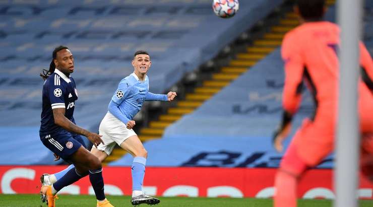 Một đường chuyền vượt tuyến đưa bóng đến khu vực 16m50. Phil Foden (Manchester City) tăng tốc và tung ra cú sút xa, tuy nhiên bóng đã bay vọt xà ngang.