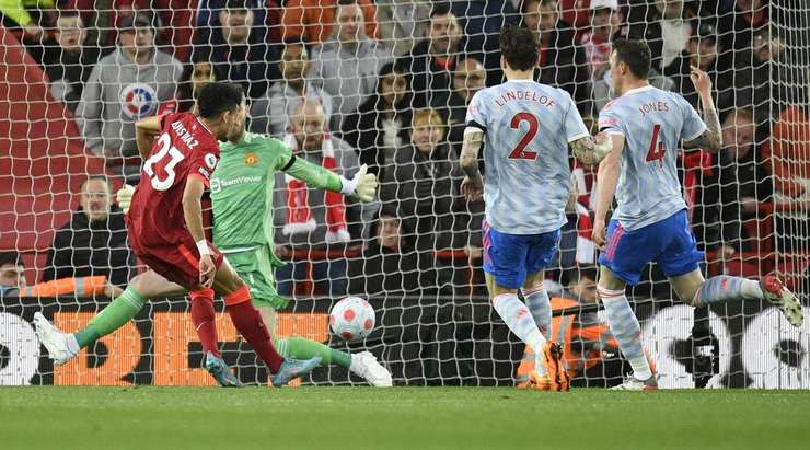 GOAL! Luis Diaz (Liverpool) đón đường chuyền từ Mohamed Salah trong một đợt phản công nhanh và dứt điểm hiểm hóc từ cự ly gần. Tỉ số là 1:0.