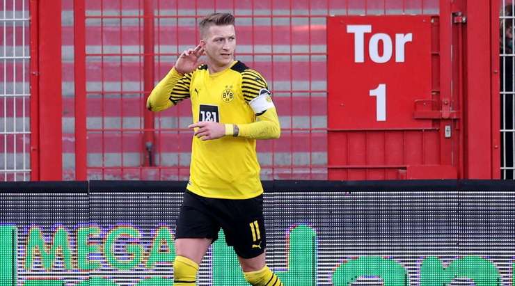Marco Reus (Dortmund) lao như vũ bão vào bên trong vòng cấm sau một nỗ lực đột phá tuyệt vời và trước mặt anh chỉ còn lại thủ môn. Chướng ngại vật cuối cùng này cũng cũng bị anh dễ dàng vượt qua bằng một cú đảo chân tinh tế trước khi nhẹ nhàng đưa bóng vào lưới trống. Một bàn thắng đẳng cấp!
