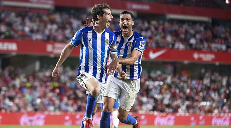 Vào! Aritz Elustondo (Real Sociedad) đã có mặt đúng lúc đúng chỗ để lấy bóng bật ra trong vòng cấm, và anh ấy sút bóng vào bên phải khung thành. Tỉ số là 2:3.