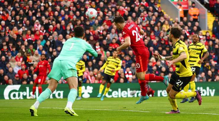 Vào rồi! Diogo Jota (Liverpool) nâng tỉ số lên 1:0 bằng cú đánh đầu từ cự ly gần ghim quả bóng vào góc thấp bên phải khung thành sau đường căng ngang kiến tạo của Joe Gomez.