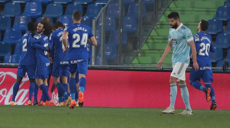 Vào! Damian Suarez (Getafe) len lỏi qua các cầu thủ đối phương trước khi tung một cú sút tuyệt diệu từ rìa vòng cấm vào góc cao bên trái mành lưới. Thủ môn Ruben Blanco đã không có cơ hội nào để chạm vào quả bóng. Tỉ số là 1:0.