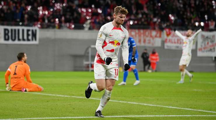 Vào! Yussuf Poulsen thể hiện nhãn quan tuyệt vời của mình với đường chuyền sắc sảo cho Timo Werner (RB Leipzig), người đã rất bình tĩnh sút bóng gọn gàng vào sát mé trong cột dọc bên phải. Tỉ số là 3:1.