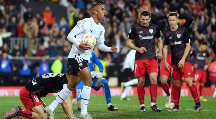 Một bàn phản lưới do lỗi của Oscar de Marcos (Ath Bilbao), anh nỗ lực ngăn cản một quả tạt của đối phương, nhưng lại xui xẻo làm bóng đổi hướng vào góc thấp bên phải khung thành đội nhà.