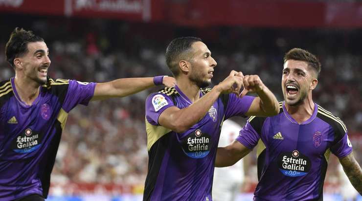Vào! Anuar (Valladolid) len lỏi qua các cầu thủ đối phương trước khi tung một cú sút tuyệt diệu từ rìa vòng cấm vào góc thấp bên trái mành lưới. Thủ môn Bono đã không có cơ hội nào để chạm vào quả bóng. Tỉ số là 0:1.