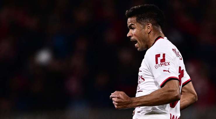 Một tuyệt phẩm ngay ngoài vòng cấm! Junior Messias (AC Milan) sút bóng với một tốc độ và lực sút kinh hoàng vào phía trong cột dọc bên phải.