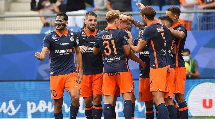 Arnaud Souquet (Montpellier) đang đợi một đường chuyền tại rìa vòng cấm và khi có bóng, anh sút mạnh như búa bổ, đưa bóng vào vào góc thấp bên phải khung thành.