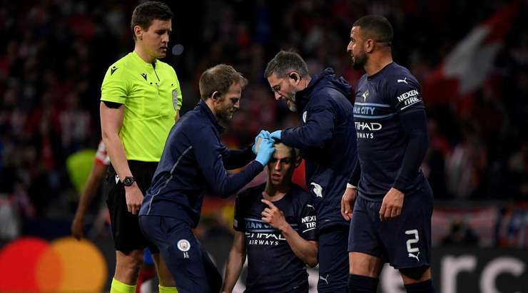 Phil Foden (Manchester City) đang phải trải qua những phút giây đau đớn. Chúng ta chờ xem chấn thương của anh ấy nghiêm trọng đến mức nào.