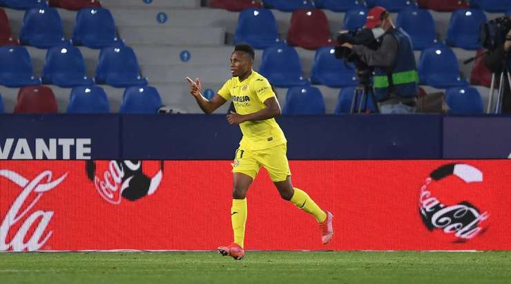 Vào - 1:3! Alcacer Paco chuyền bóng như đặt cho Samuel Chukwueze (Villarreal), người có một cú sút từ cự ly gần vào nửa bên trái khung thành, đánh bại thủ môn.