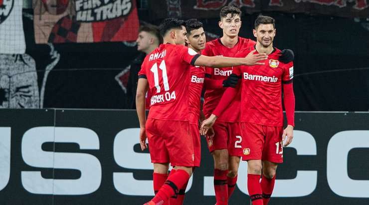 Lucas Alario (Bayer Leverkusen) chộp lấy cơ hội bóng bật ra trong vòng cấm sau cú sút của Karim Bellarabi và đưa bóng vào lưới. Tỉ số là 2:0.