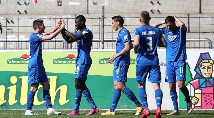 Vào! Một đường lob bóng của Ihlas Bebou mở ra cơ hội cho Andrej Kramaric (Hoffenheim) và anh dễ dàng đánh bại thủ môn bằng một có đánh đầu cận thành về phía bên trái cầu môn. Tỉ số là 0:1.