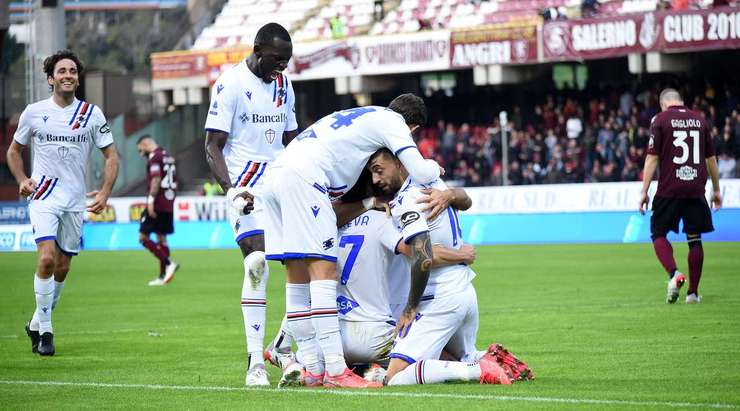VÀO! Đường chuyền trên cả tuyệt vời cho Antonio Candreva (Sampdoria) đến sau một pha phản công. Ở một vị trí không thể trống trải hơn, anh bình tĩnh khống chế bóng trước khi dứt điểm gọn gàng từ cự ly tầm trung, không cho thủ môn đối phương một cơ hội nào. Tỉ số bây giờ là 0:2.