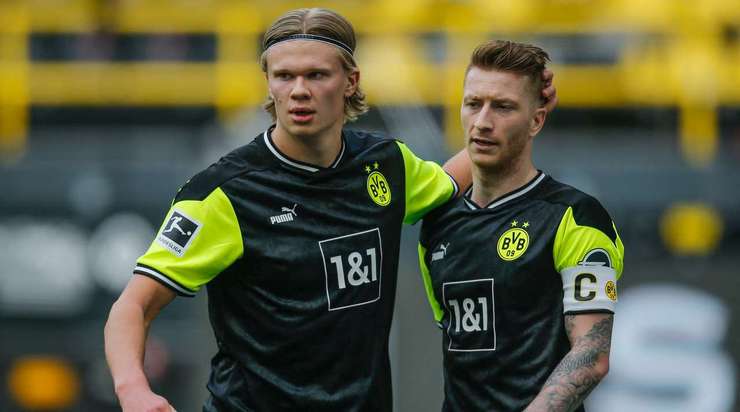 Vào! Erling Haaland (Dortmund) chớp cơ hội sau một tình huống bóng bật ra trong vòng cấm và đánh bại thủ môn với một cú sút vào mé trong cột dọc bên trái. Tỉ số đã được nâng lên: 3:1.