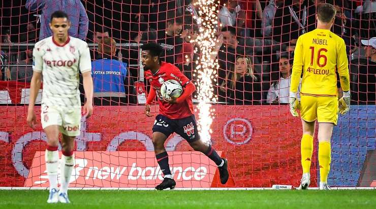 Angel Gomes (Lille) kết thúc nỗ lực đi bóng đẹp mắt của mình với một cú sút xuất sắc từ trong vòng cấm. Bóng đi vào góc bên phải khung thành và Alexander Nubel chỉ có thể vào lưới nhặt bóng. Tỉ số là 1:1.