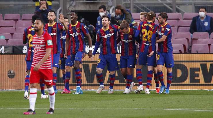Vào! Một đường chọc khe tuyệt vời của Antoine Griezmann mở ra khoảng trống cho Lionel Messi (Barcelona) ngay trong vòng cấm, và anh đã không phạm bất kỳ sai lầm nào khi sút mạnh quả bóng về góc thấp bên phải khung thành. Tỉ số là 1:0.