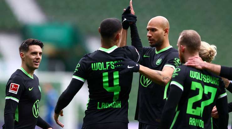 Joshua Sargent (Werder Bremen) nỗ lực đánh đầu phá bóng sau một quả tạt của đối phương vào trong vòng cấm, nhưng thay vì vậy, anh lại vô tình đưa bóng về đốt lưới nhà. Bóng đi thẳng vào nóc lưới trong sự ngỡ ngàng của thủ môn.