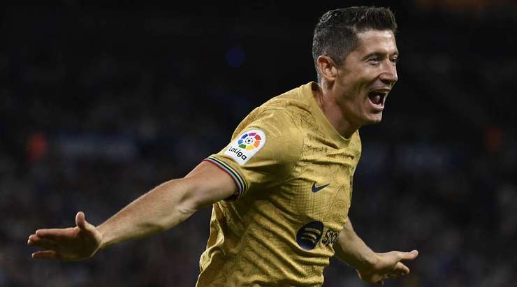 Vào! Alejandro Balde tung một đường chuyền tuyệt vời đến vị trí của Robert Lewandowski (Barcelona) trong vòng cấm, và cầu thủ này tận dụng rất tốt cơ hội để dứt điểm gọn gàng vào góc thấp bên trái. 0:1.