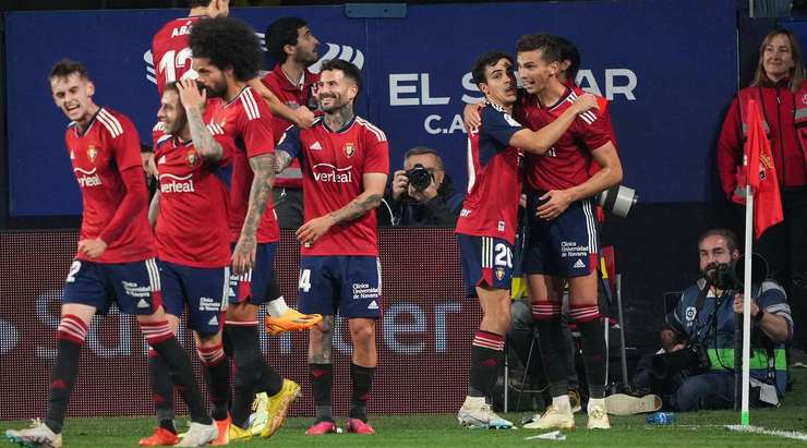 Vào! Aimar Oroz kiến tạo cho Lucas Torro (Osasuna) người đệm bóng vào lưới trống. Anh ấy thay đổi tỉ số thành 2:0.