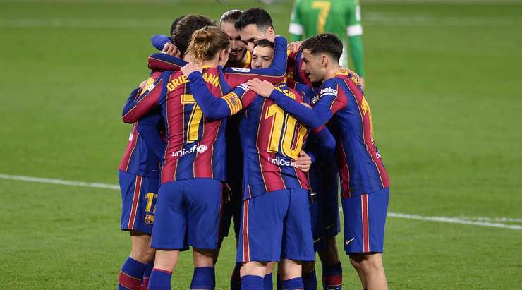 Đây là một ví dụ về việc may mắn không đứng về phía bạn. Victor Ruiz (Betis) có vẻ như hơi bị mất phương hướng và anh đã đưa quả bóng về đốt lưới nhà!