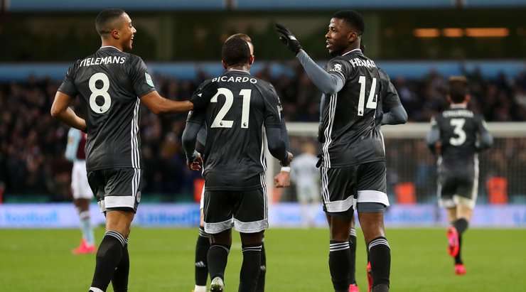 Vào! Đường trả bóng về tuyến hai từ đường biên ngang của Harvey Barnes kiến tạo cơ hội cho Kelechi Iheanacho (Leicester) dễ dàng sút bóng vào góc thấp bên phải khung thành. Tỉ số là 1:1.