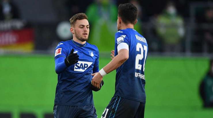 Một BÀN THẮNG tuyệt đẹp! Jacob Bruun Larsen (Hoffenheim) cho thấy một quyết tâm cao độ để đón bóng trong vòng cấm và tung người lên không để thực hiện một cú đá cắt kéo tuyệt đỉnh, khiến Koen Casteels không thể làm gì được. Tỉ số đã được nâng lên: 1:1.