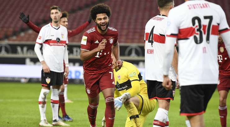 Serge Gnabry (Bayern Munich) chớp cơ hội sau một đường bóng bật ra và dứt điểm chính xác, đưa bóng vào góc thấp bên phải khung thành.