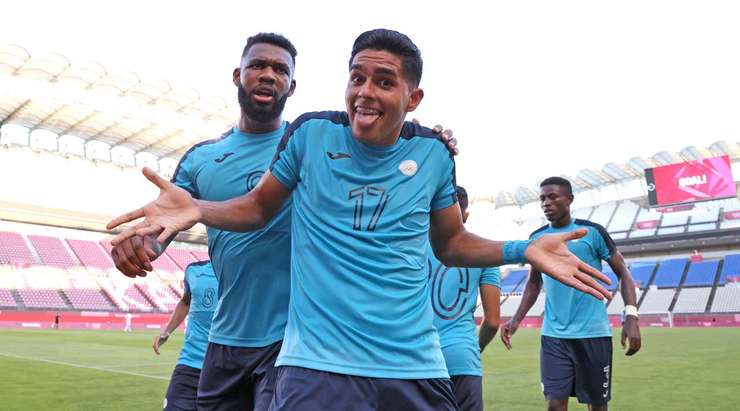 Vào! Một đường lob bóng của Jose Reyes mở ra cơ hội cho Luis Palma (Honduras) và anh dễ dàng đánh bại thủ môn bằng một có đánh đầu cận thành vào góc thấp bên trái. Tỉ số là 1:1.