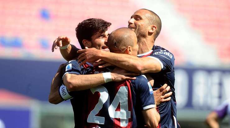 Vào! Rodrigo Palacio (Bologna) nhận một đường chuyền ngắn rất vừa tầm từ Emanuel Vignato ở một vị trí bên trong vòng cấm, anh lách người và tung một cú sút không thể cản phá vào góc thấp bên trái khung thành. Tỉ số là 1:1.
