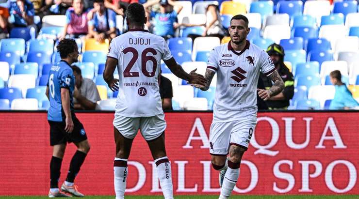 Vào! Antonio Sanabria (Torino) đón bóng bật ra và từ rìa vòng cấm, anh ấy tung một cú sút chìm đi vào góc trái phía dưới. Alex Meret không thể ngăn bóng vào lưới. Tỉ số là 3:1.